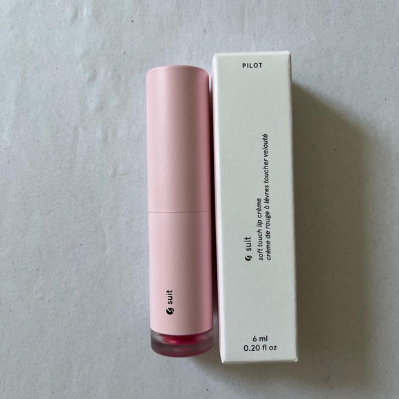 Glossier G Suit Soft touch lip crème color PILOT NWT - Picture 9 of 9